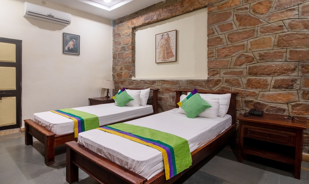 Standard Double or Twin Room - Photo 8
