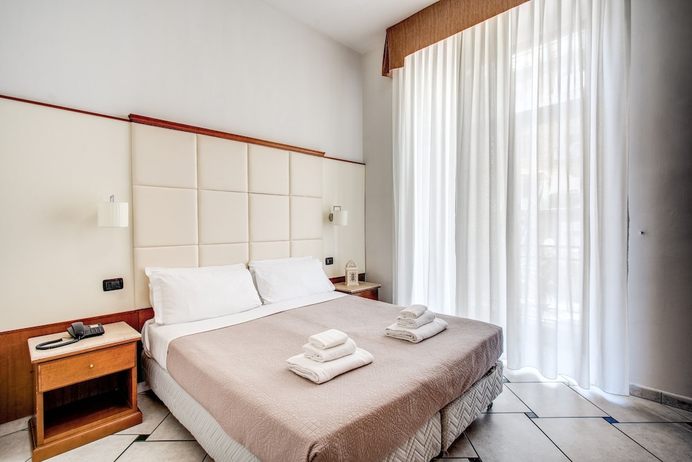 Standard Double or Twin Room - Photo 29