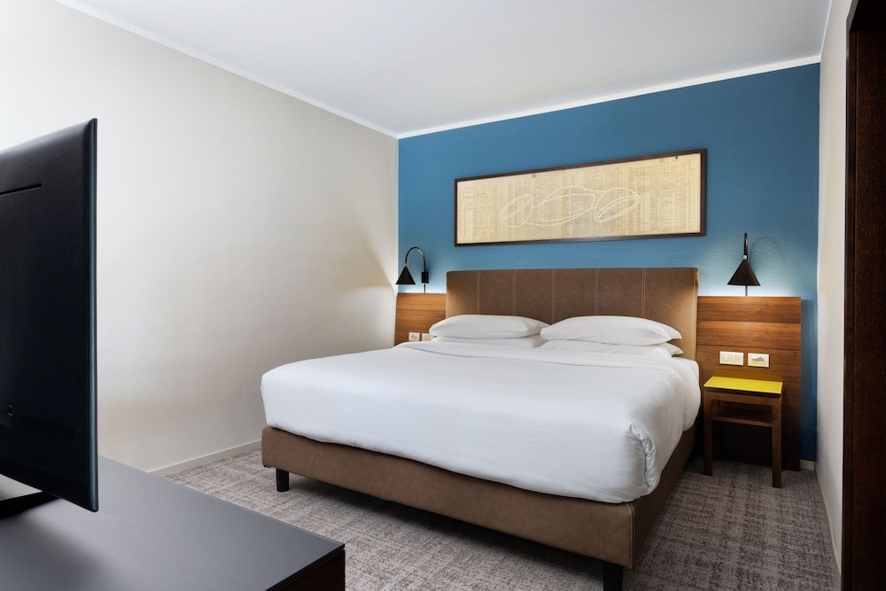 Executive Suite, 1 King Bed - Photo 2
