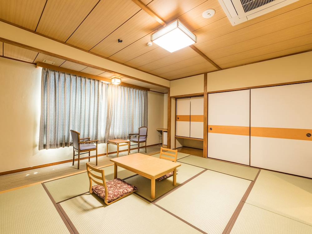 Japanese Room With Shared Washroom- Quintuple