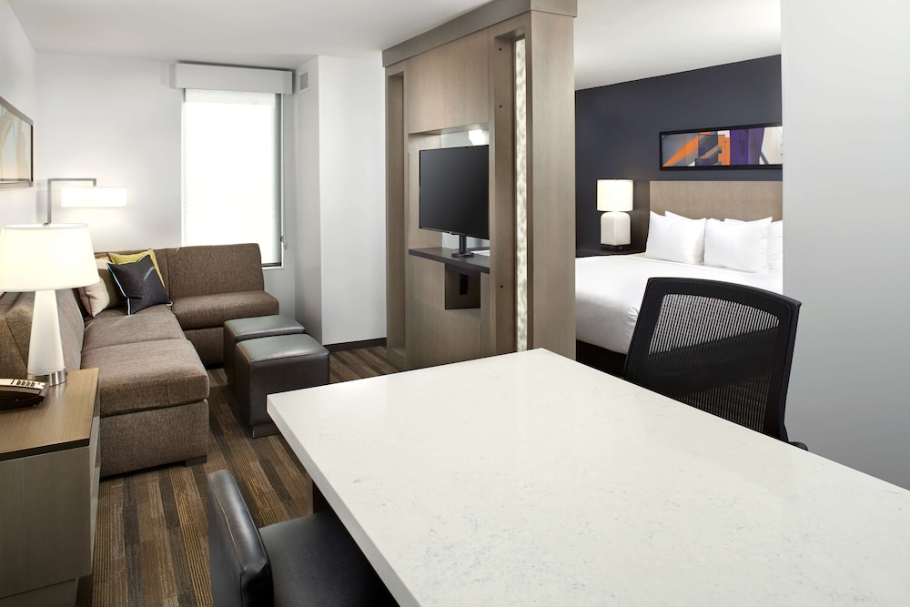 Studio Suite, 1 King Bed with Sofa bed, Accessible, Bathtub photo 1