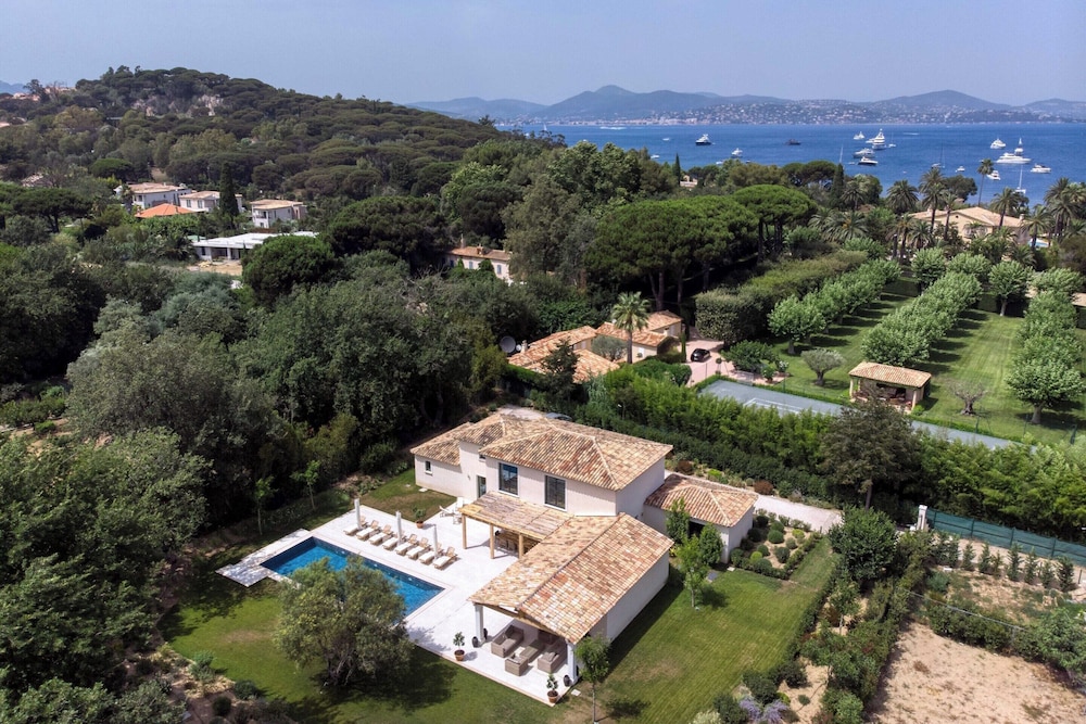 Villa photo 3