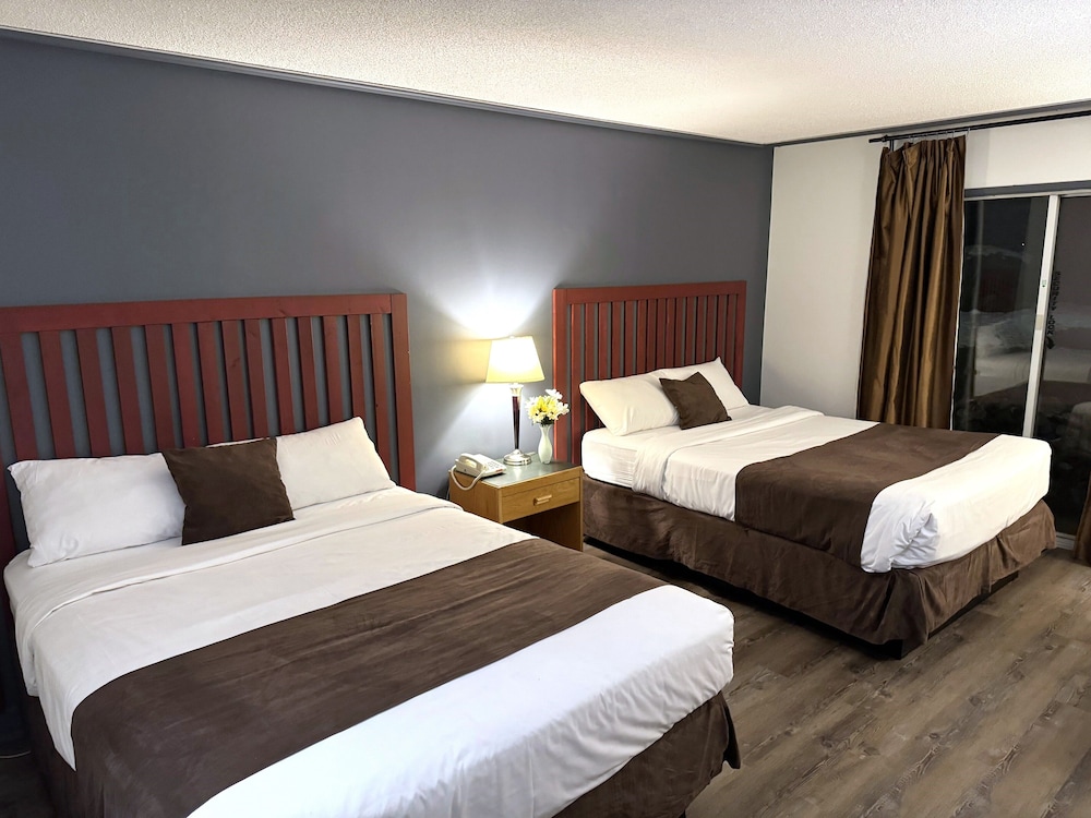 Queen Room, 2 Queen Beds - Photo 2