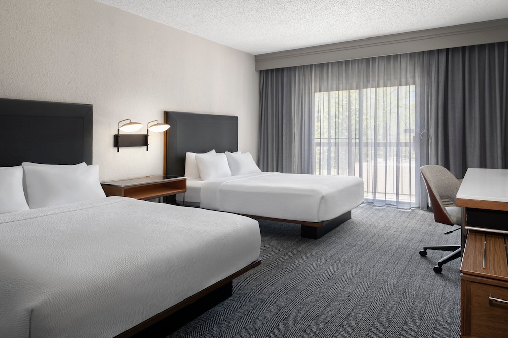 Standard Room, 2 Double Beds - Photo 7