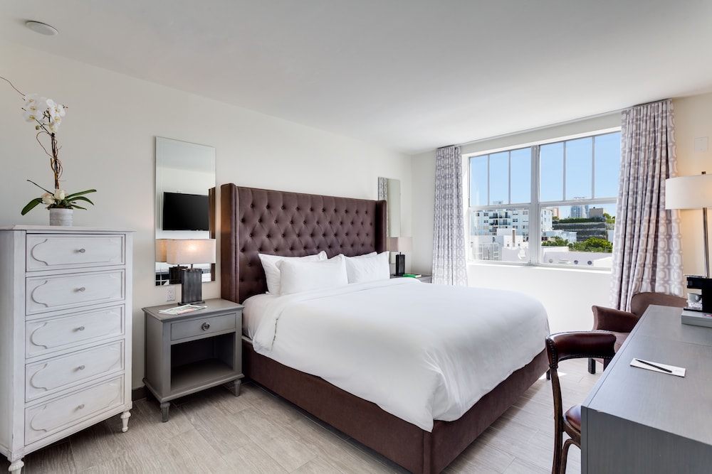 Suite, 1 Bedroom, Pool View - Photo 3