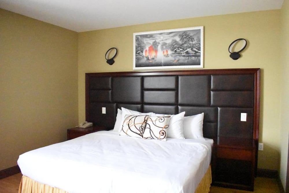 Premium Suite, Multiple Beds, Non Smoking photo 2