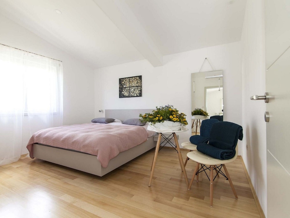 Villa photo 3