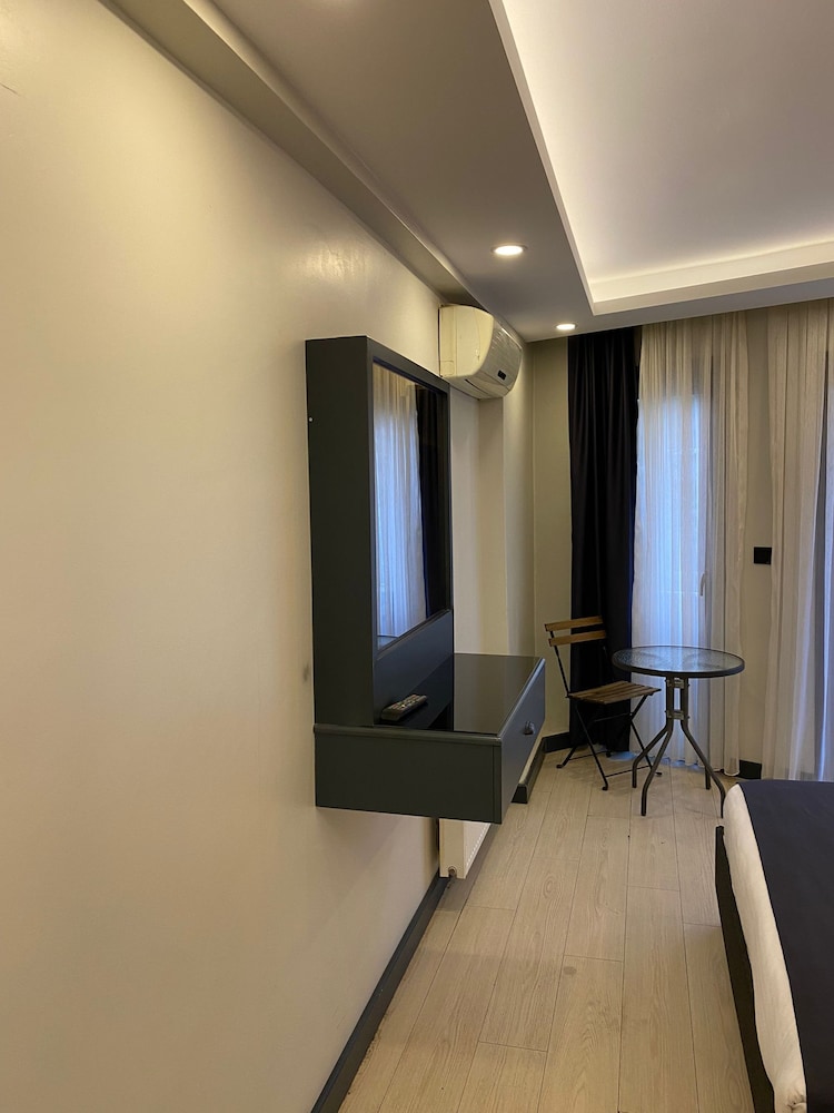 2 Bedroom Apartment with Balcony and Kitchen (ground floor) photo 3