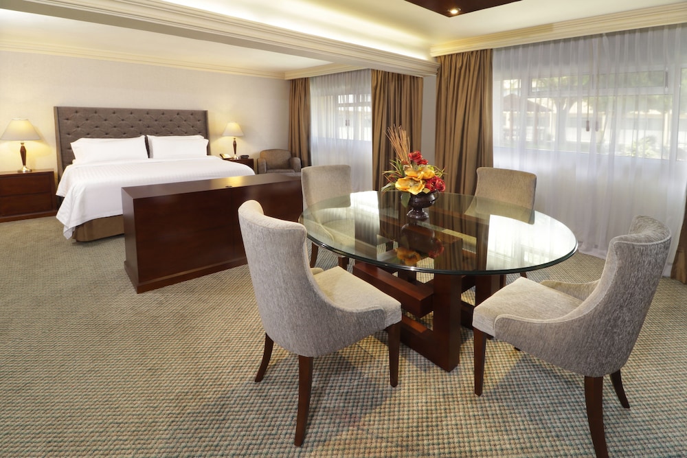 Suite, 1 King Bed - Photo 3
