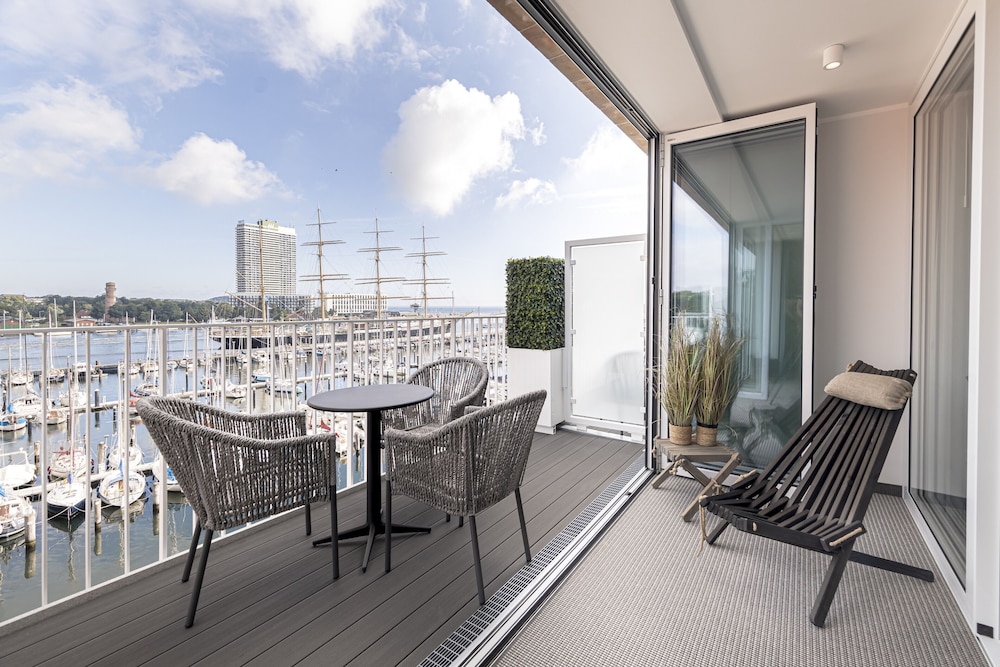 Panoramic Studio Suite, 1 Queen Bed with Sofa bed, Non Smoking, Sauna