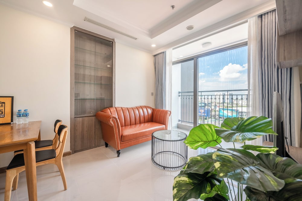 Skyline Two Bedrooms Apartment with Balcony and City View