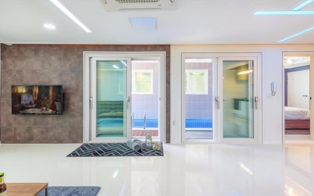 Room (C102 Poolvilla) - Photo 3