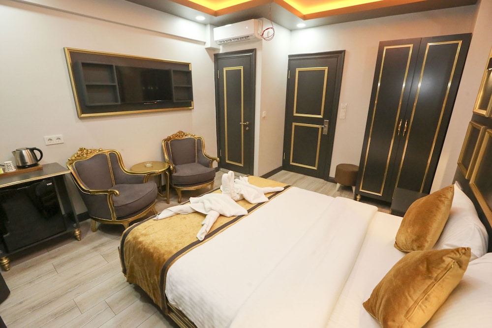 Superior Triple Room photo 2