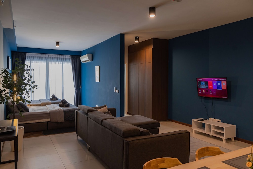 Deluxe Seaview Suite Twin Bed by The Only Bnb - Photo 1