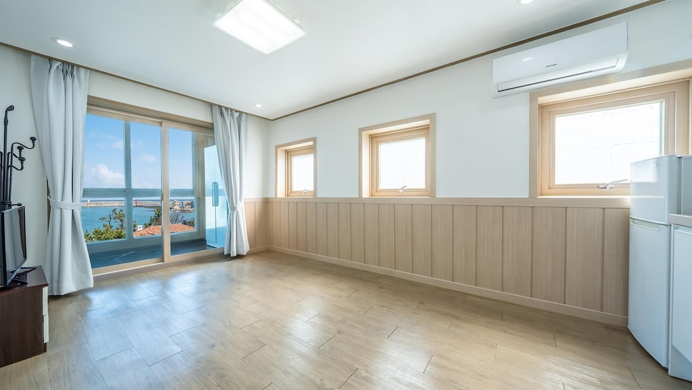 Basic Room, 1 Bedroom (301)