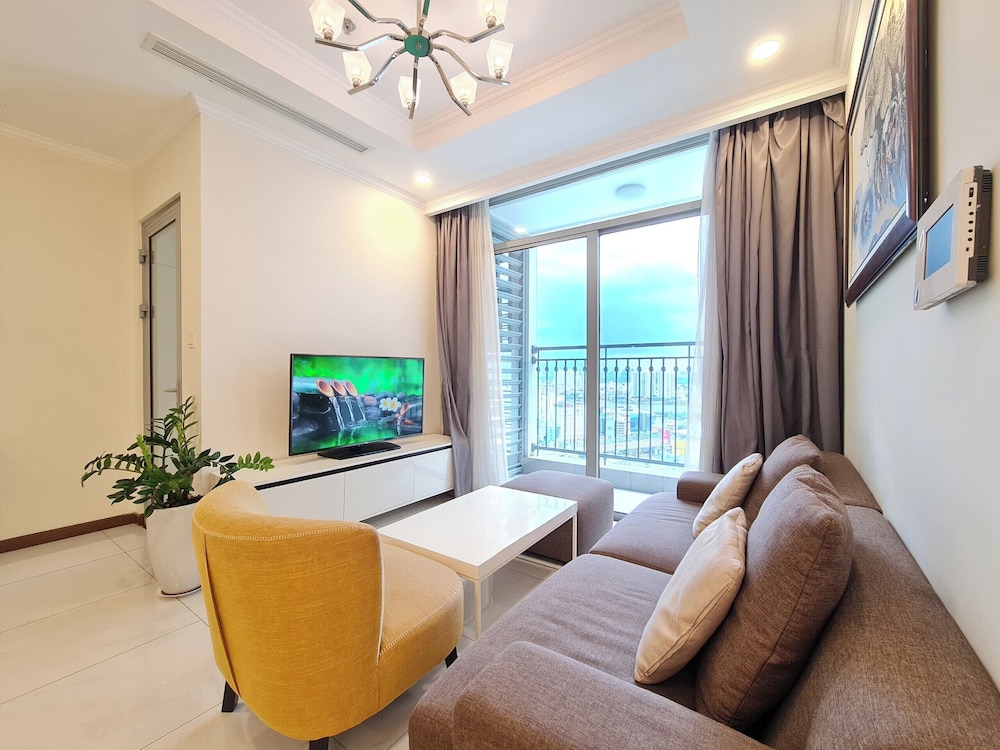 2BR Apartment Landmark Tower with City View - Skyway