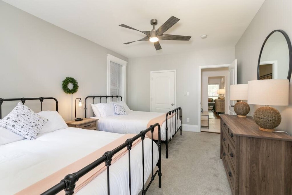 Exclusive Condo, 2 Bedrooms, City View photo 3