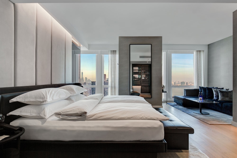 Premier Room, 1 King Bed (Skyline View)