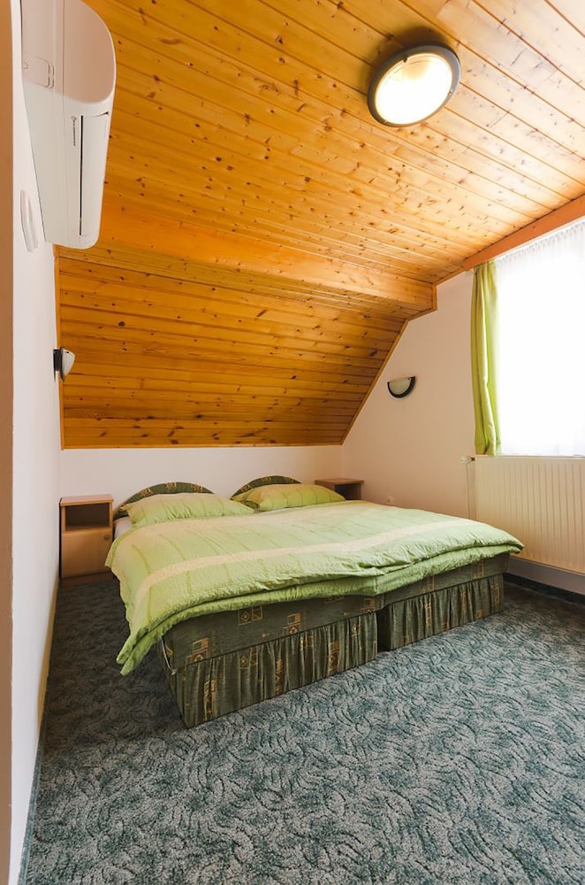 Economy Double or Twin Room photo 2