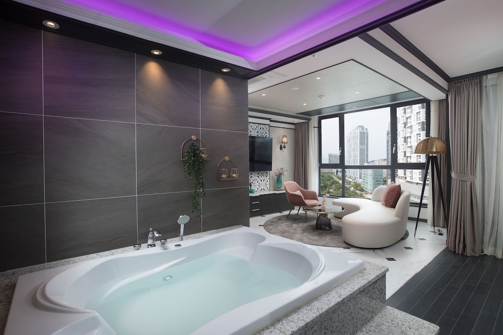 Romantic Suite - Photo 7