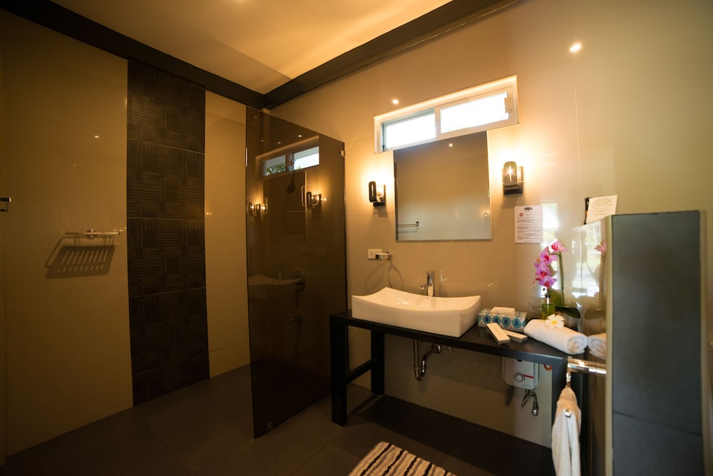 Deluxe Double Room, 2 Queen Beds, Non Smoking, Private Bathroom photo 2