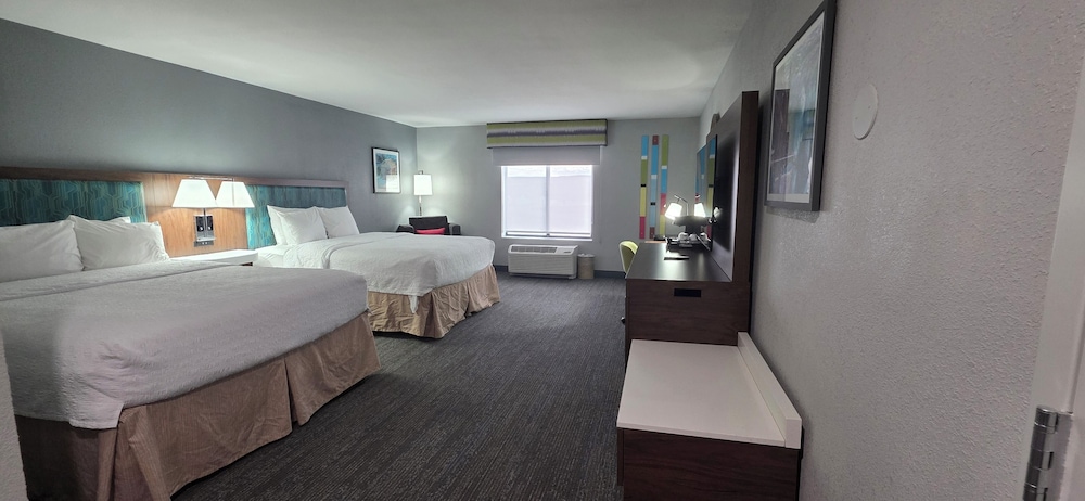 Room, 2 Queen Beds, Refrigerator