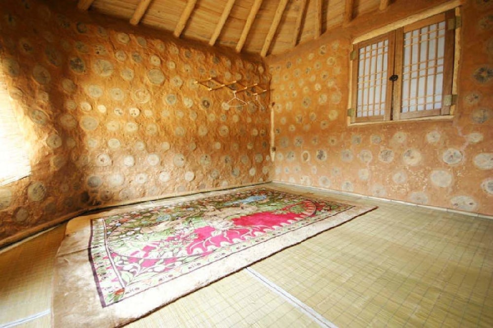 Traditional Studio (7 PY Ondol: Gu Cheon Dong) photo 1
