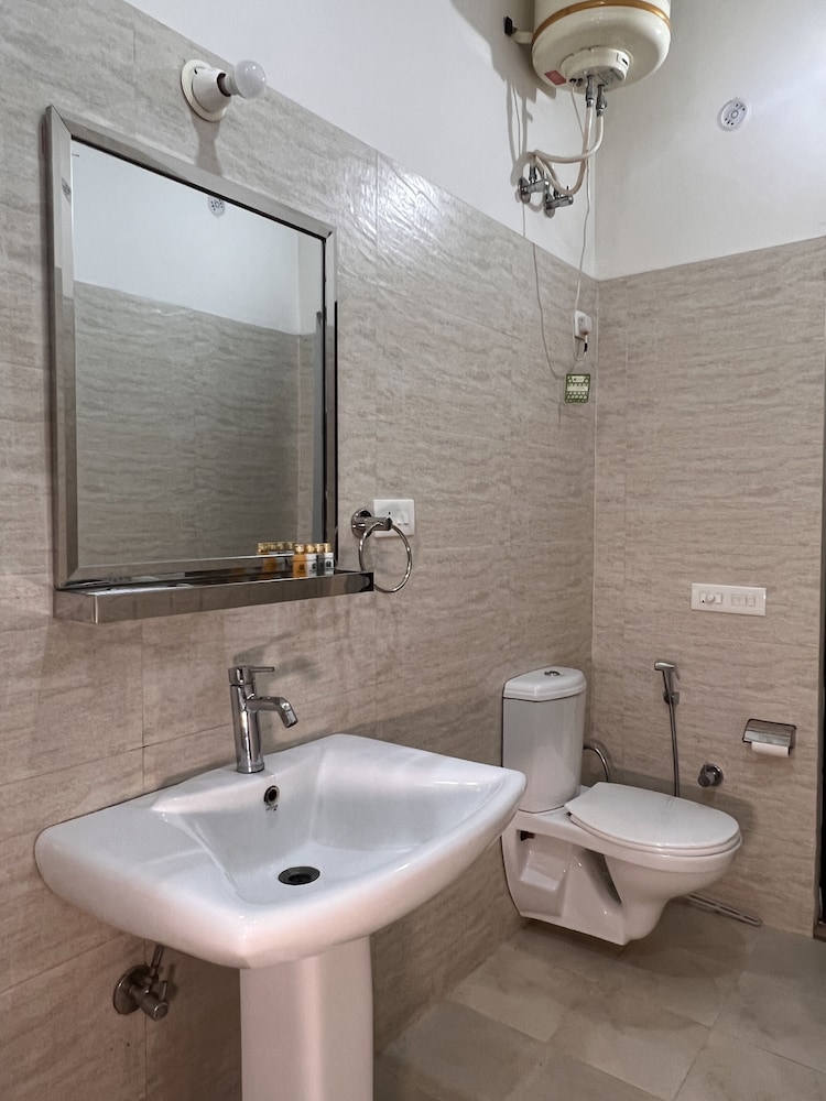 Deluxe Room - Photo 2
