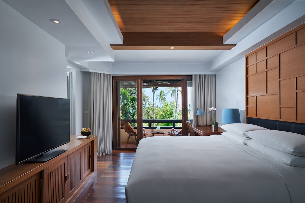 Room, 1 King Bed, Garden View (Balcony) - Photo 1