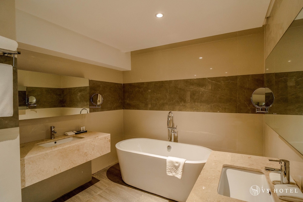 Suite Room - Photo 4