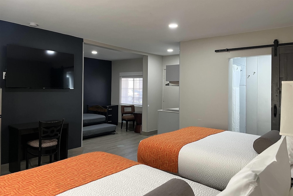 Family Suite, 2 Queen Beds, Non Smoking, Kitchenette photo 1