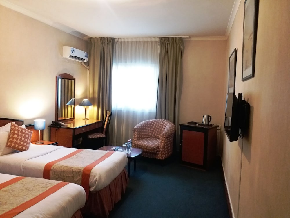Deluxe Twin Room photo 3