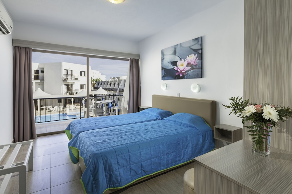 One Bedroom Maisonette Inland View