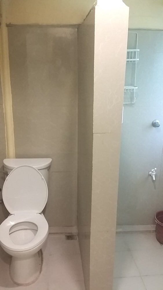 Basic Double Room, Multiple Beds photo 3
