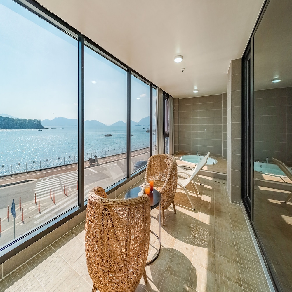 Luxury Suite Twin Ocean View (Cooking meat/fish in the room is not allowed /penalty will be charged) photo 2