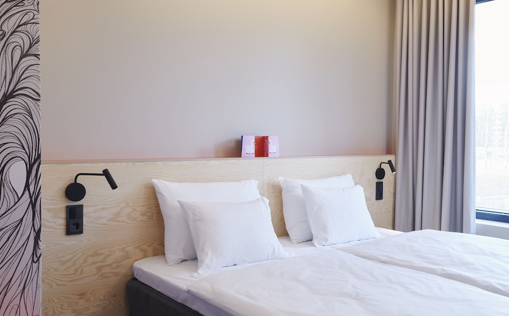 Room, 1 King Bed photo 2