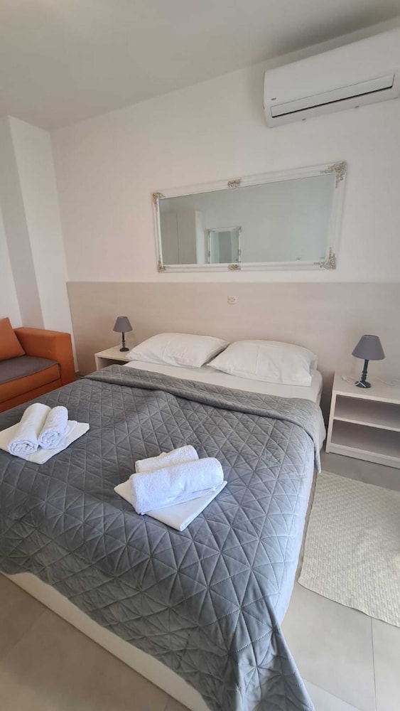 Apartment (Apartment 8)