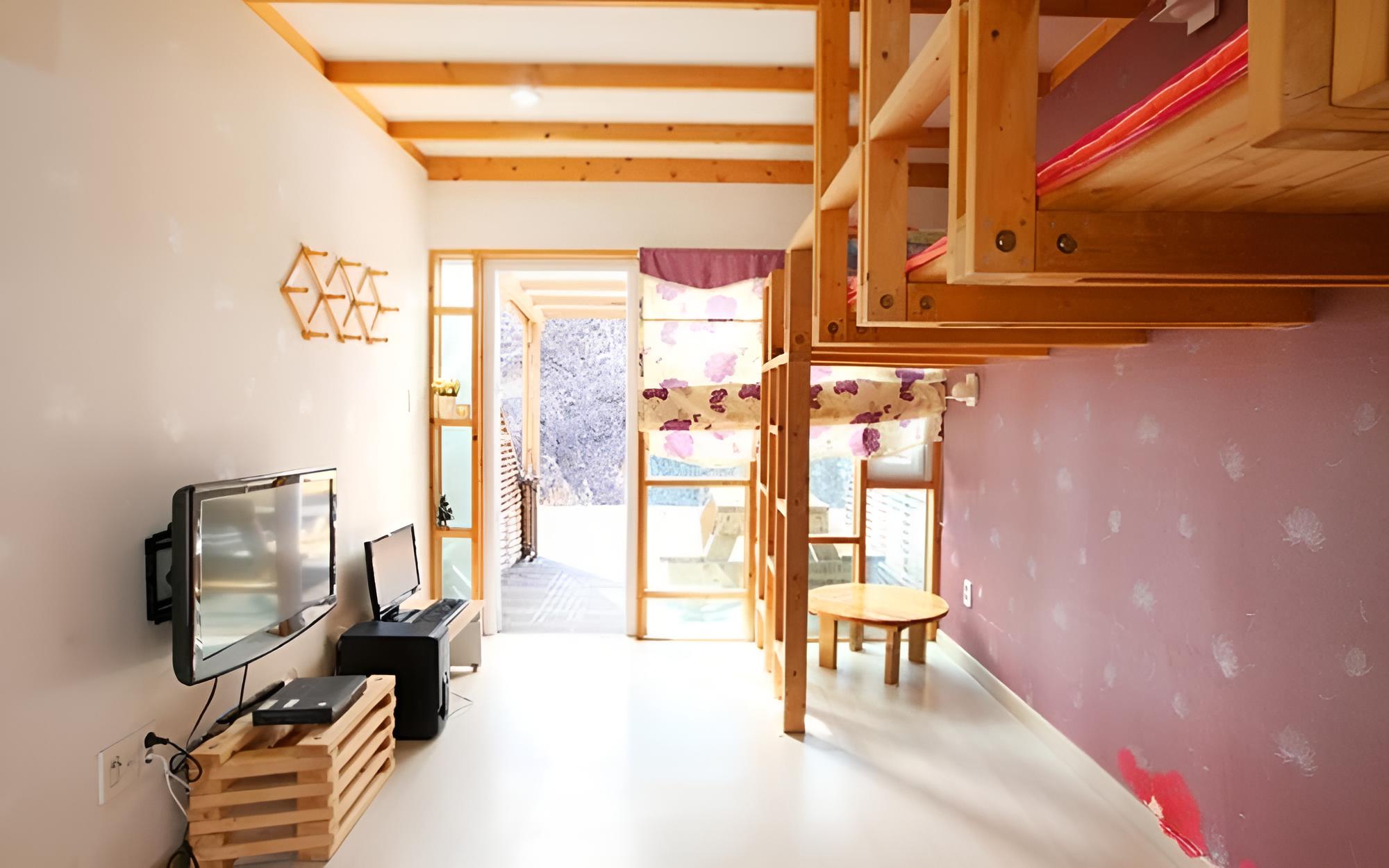 Room (Star Two)