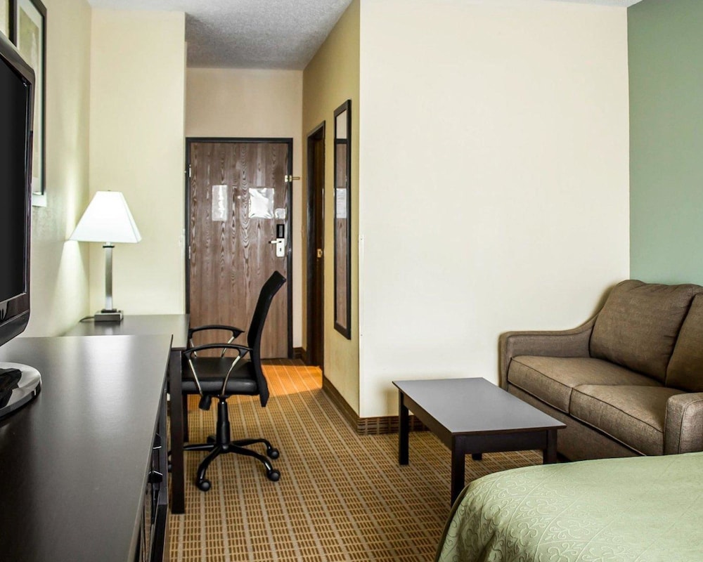Standard Room, 1 Queen Bed With Sofa Bed, Non Smoking photo 2