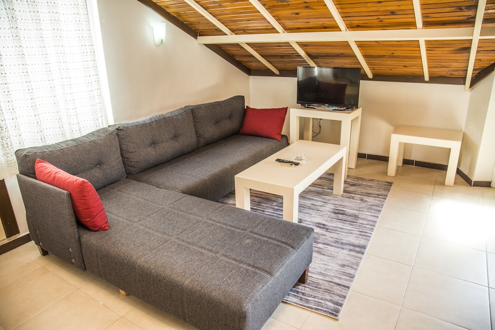 Apartment photo 2