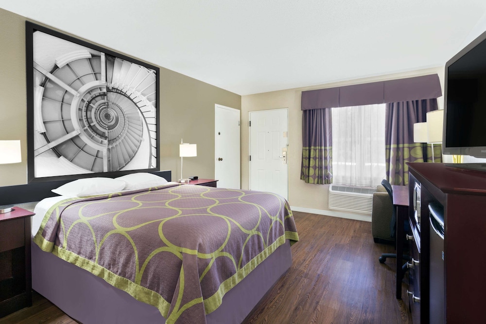 Room, 1 Queen Bed, Accessible, Smoking (Mobility/Hearing Impaired) - Photo 1