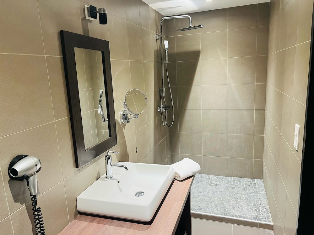 Comfort Room photo 2
