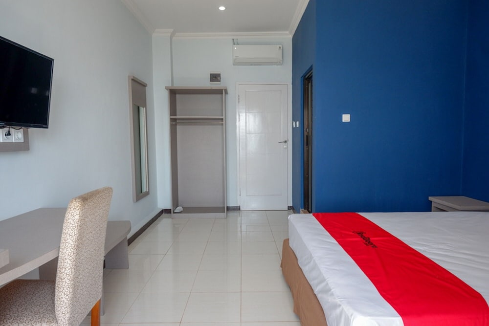 Premium Room (RedDoorz) - Photo 4