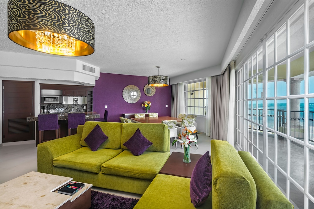 Three Bedroom Suite - Photo 4