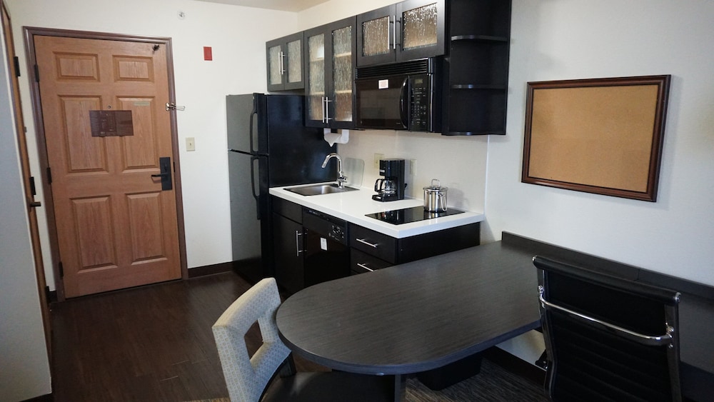 Studio Suite, 1 Queen Bed, Accessible (Mobil Roll In Shwr) photo 1