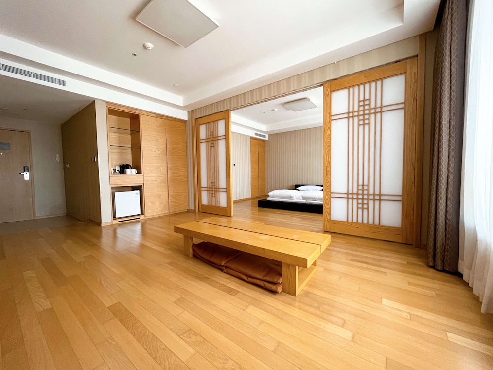 Suite, Multiple Beds, Non Smoking photo 3