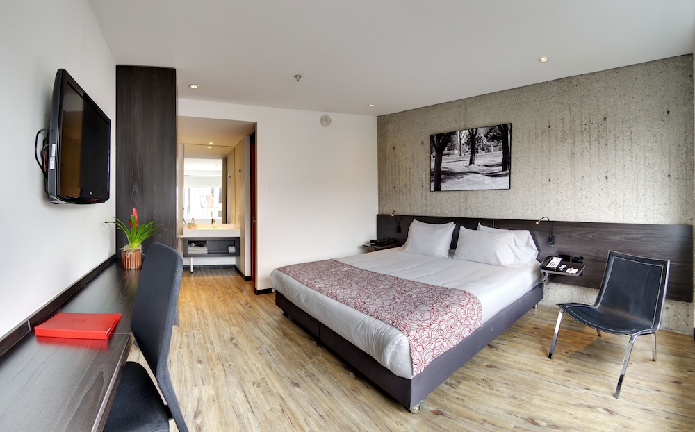 Junior Suite, 1 King Bed - Photo 2