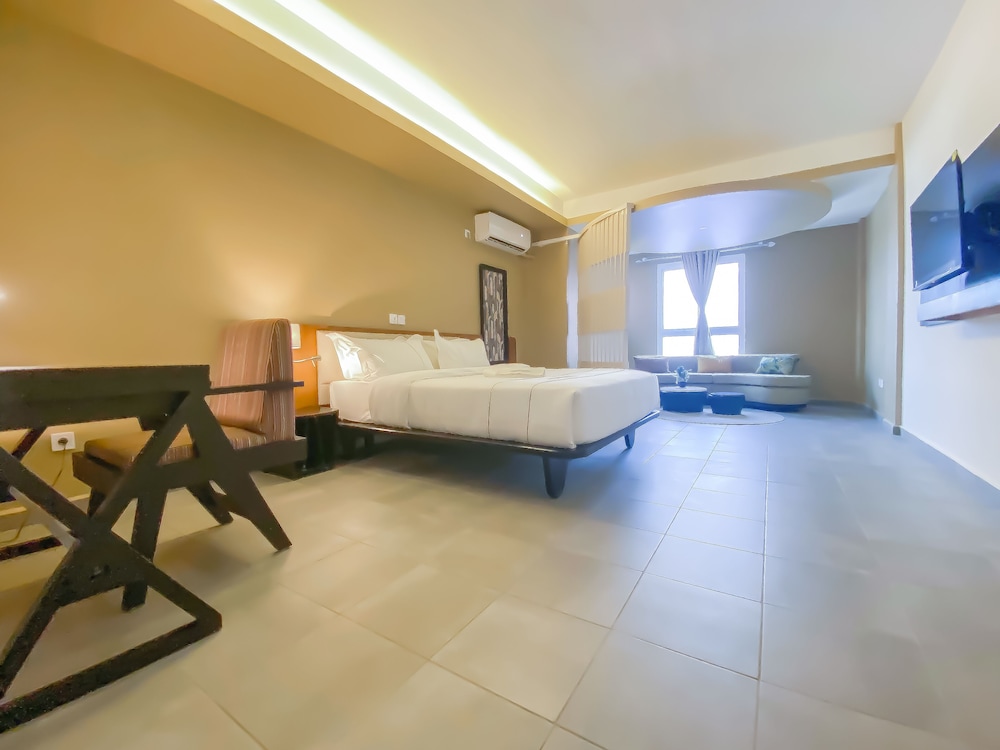 Junior Suite, Pool View