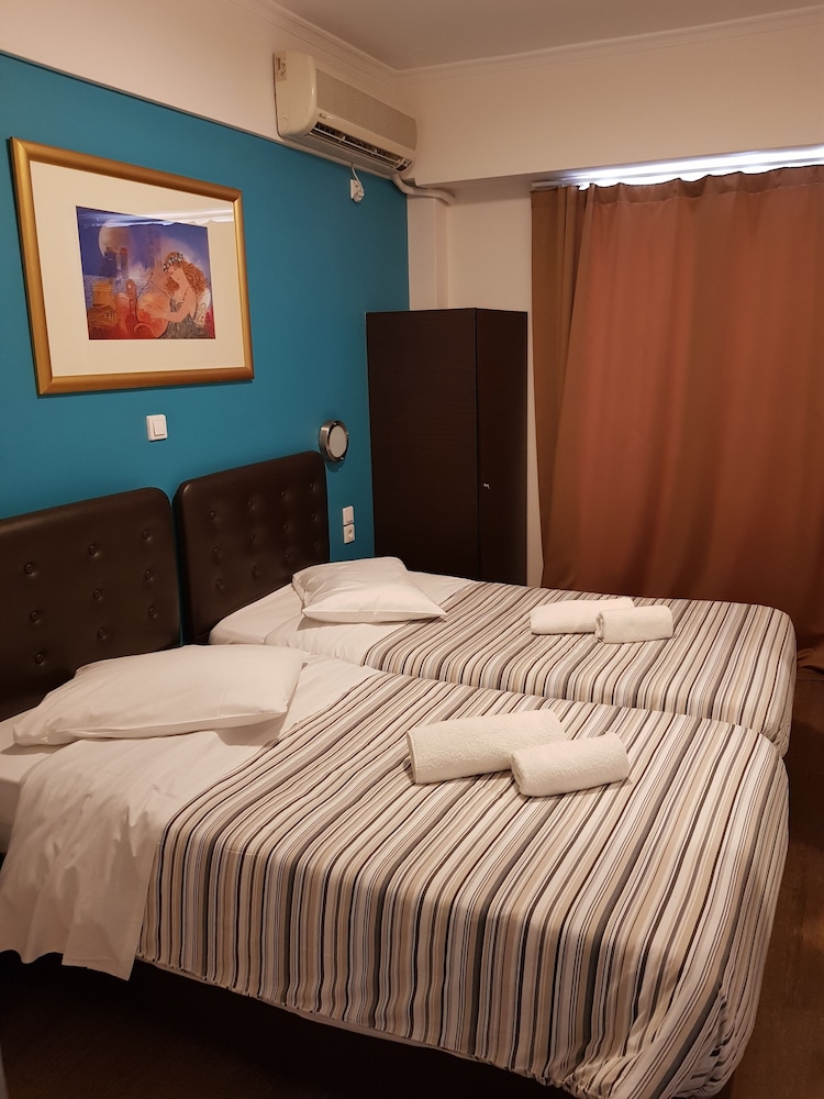 Standard Twin Room, Ensuite, City View photo 1