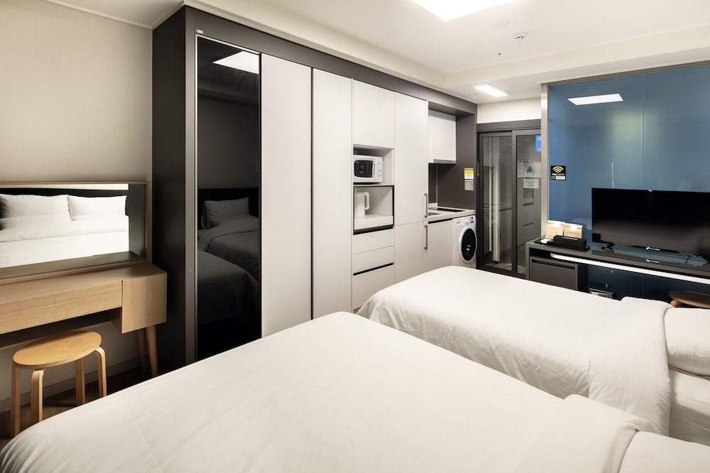 Superior Twin Room, Terrace (Netflix available) - Photo 2